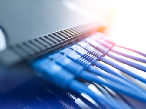 Server hardware with multiple connections and wires